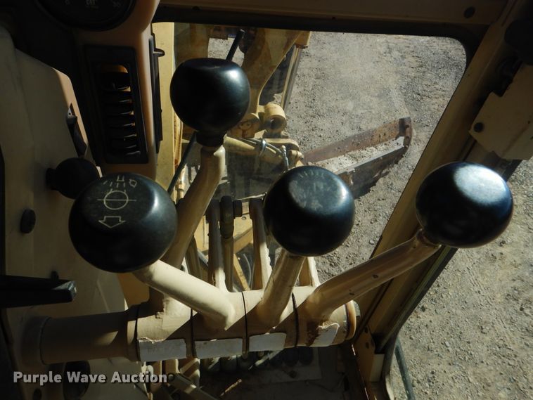 image for item DJ8630 1999 Caterpillar 160H  motor grader