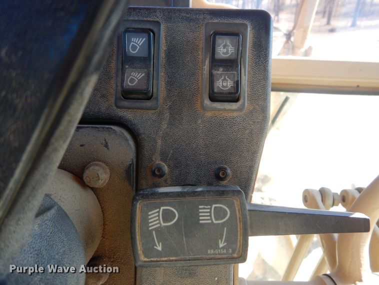 image for item DJ8630 1999 Caterpillar 160H  motor grader