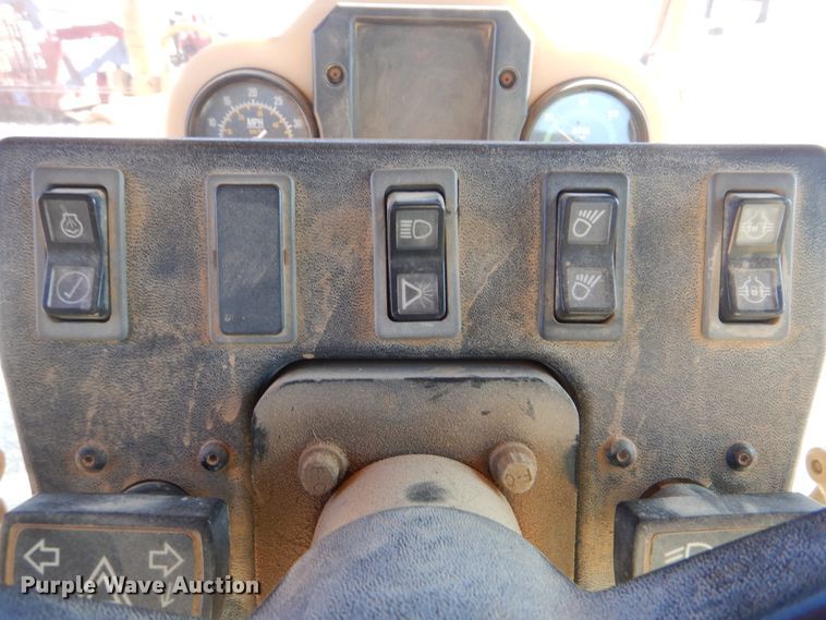 image for item DJ8630 1999 Caterpillar 160H  motor grader