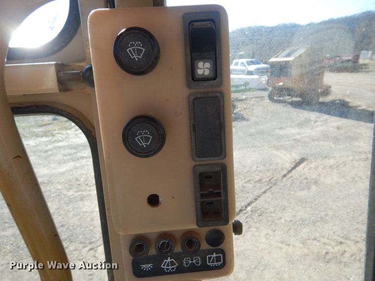 image for item DJ8630 1999 Caterpillar 160H  motor grader