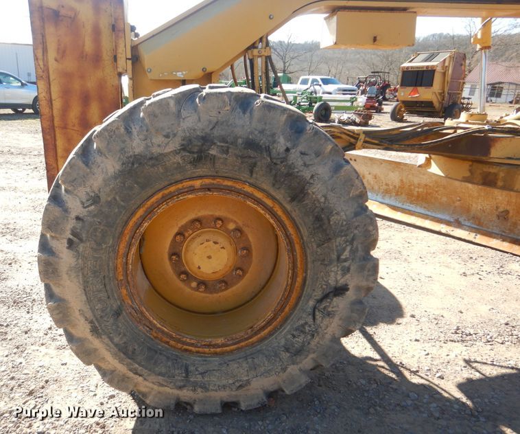 image for item DJ8630 1999 Caterpillar 160H  motor grader