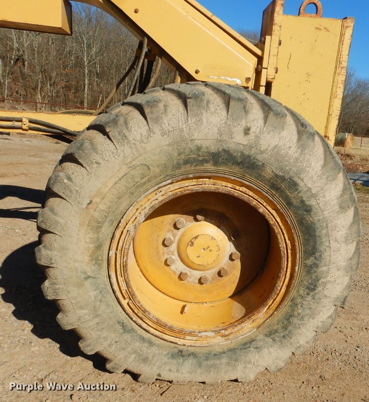 image for item DJ8630 1999 Caterpillar 160H  motor grader