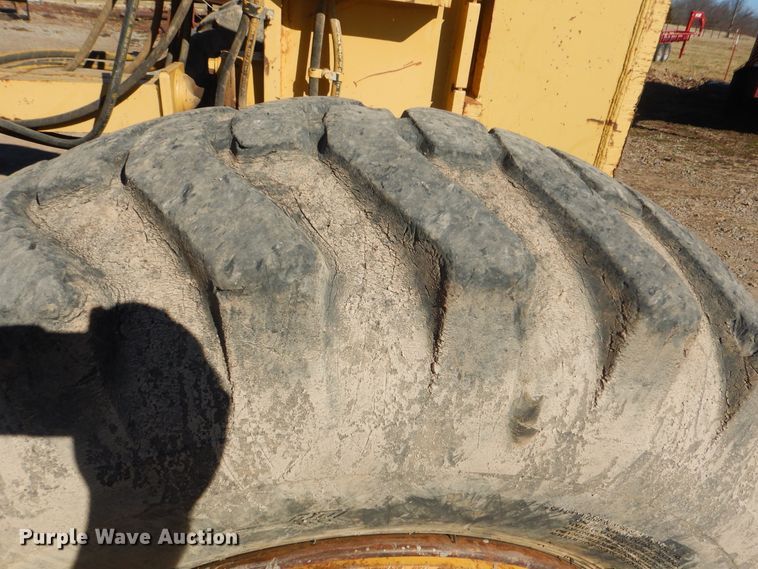 image for item DJ8630 1999 Caterpillar 160H  motor grader