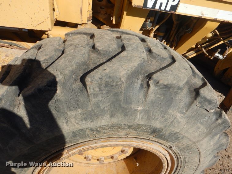 image for item DJ8630 1999 Caterpillar 160H  motor grader