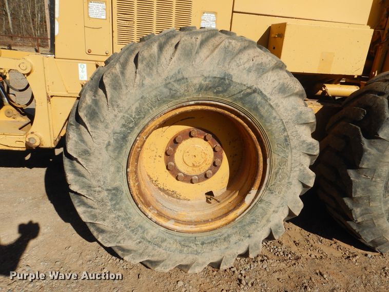 image for item DJ8630 1999 Caterpillar 160H  motor grader