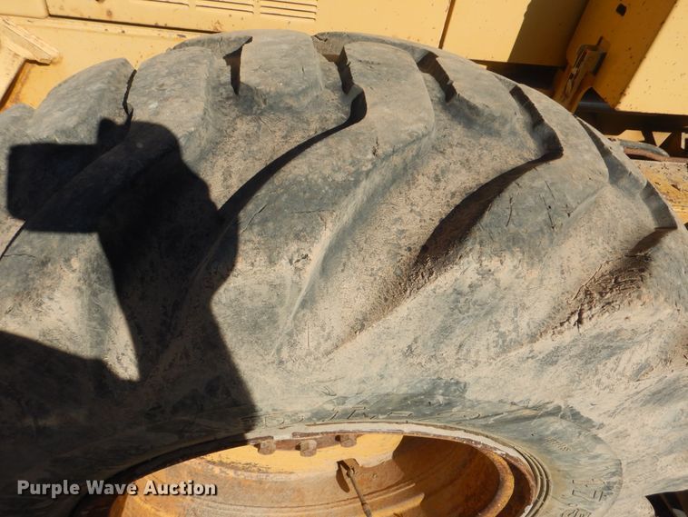 image for item DJ8630 1999 Caterpillar 160H  motor grader