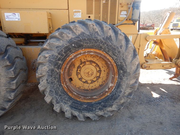 image for item DJ8630 1999 Caterpillar 160H  motor grader