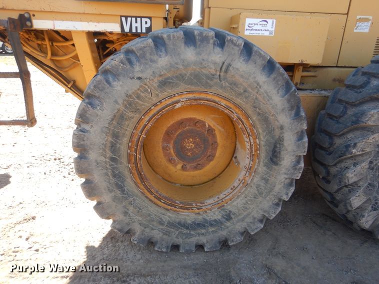 image for item DJ8630 1999 Caterpillar 160H  motor grader
