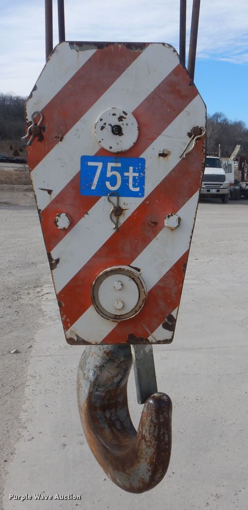 image for item DJ8639 2014 Zoomlion RT75  crane