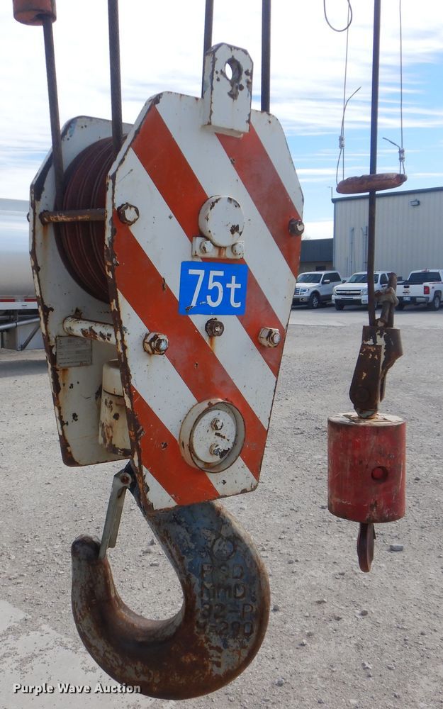 image for item DJ8639 2014 Zoomlion RT75  crane