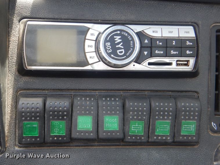 image for item DJ8639 2014 Zoomlion RT75  crane