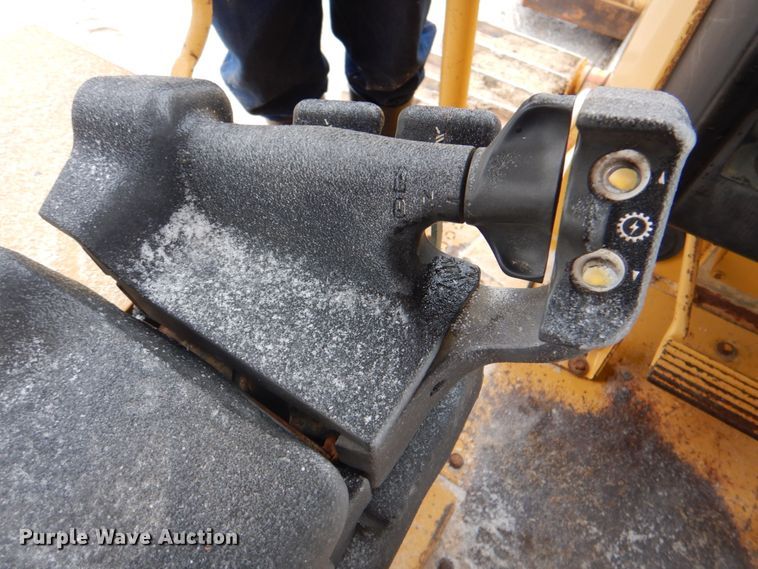 image for item DJ8649 1997 Caterpillar D5M  dozer