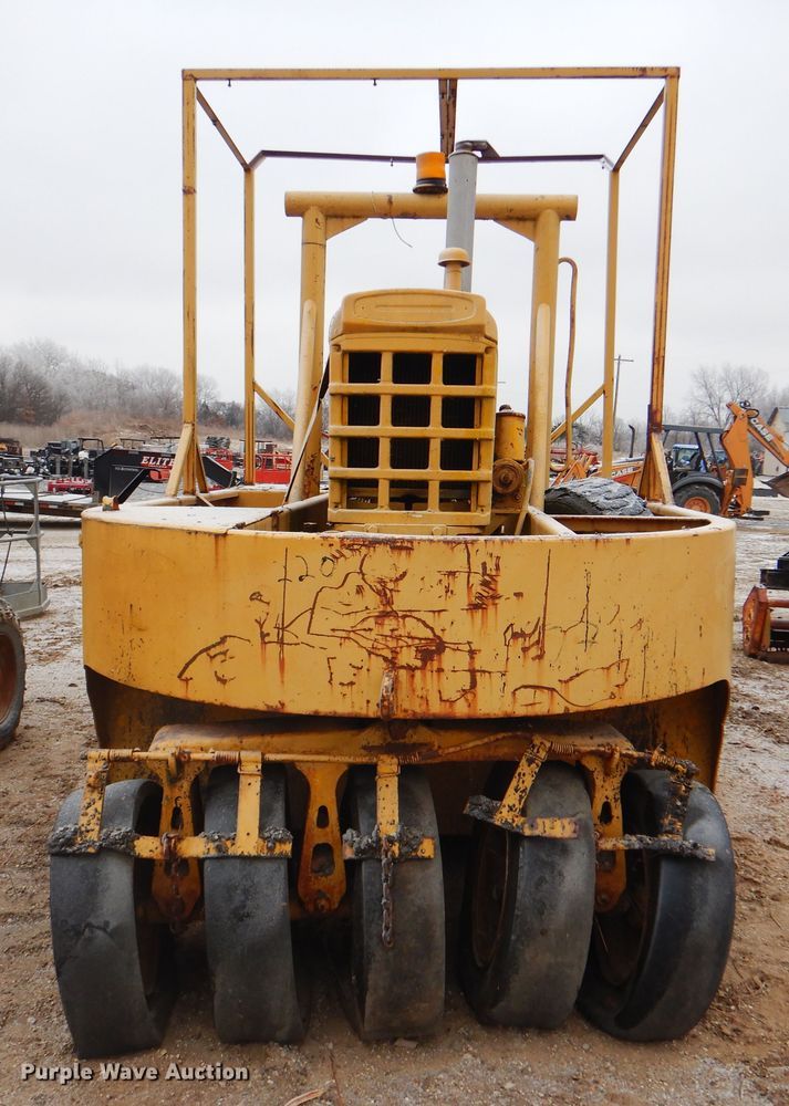 image for item DJ8650 Ferguson 47-0016  pneumatic roller