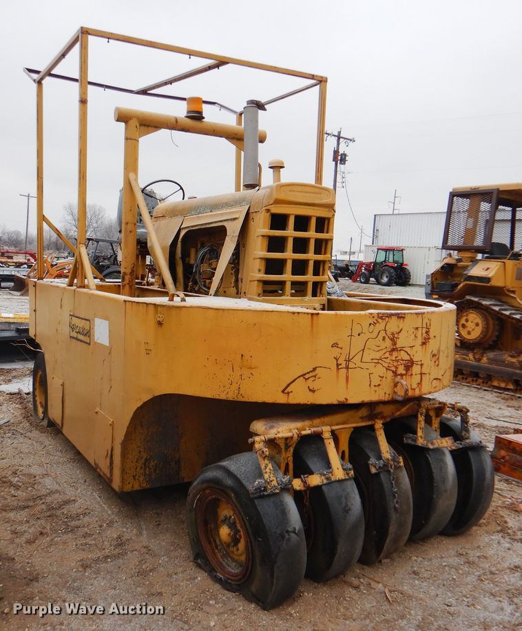 image for item DJ8650 Ferguson 47-0016  pneumatic roller