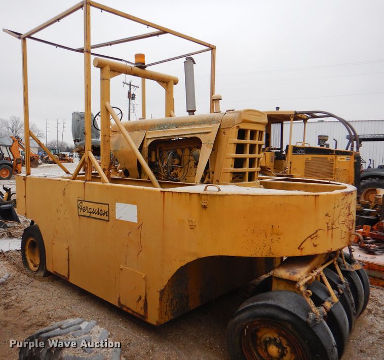 image for item DJ8650 Ferguson 47-0016  pneumatic roller