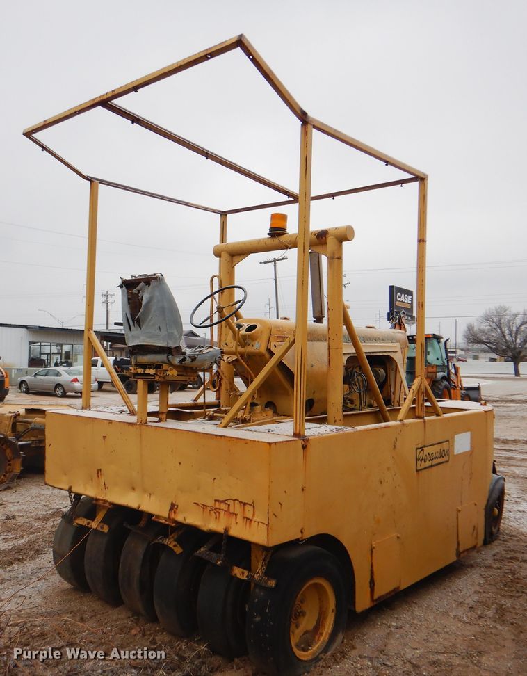 image for item DJ8650 Ferguson 47-0016  pneumatic roller