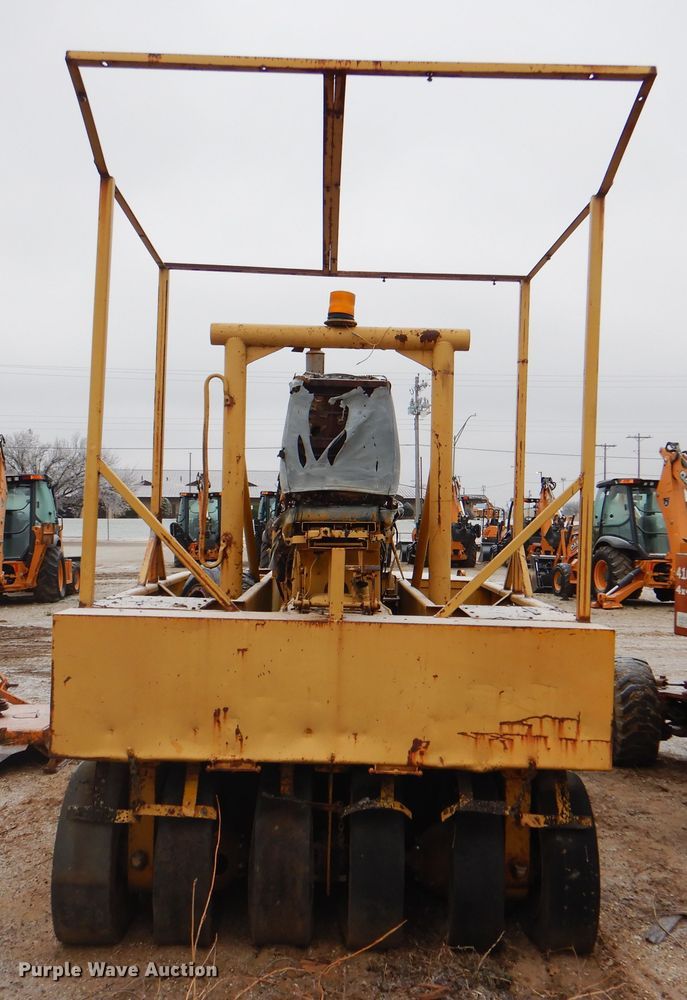 image for item DJ8650 Ferguson 47-0016  pneumatic roller