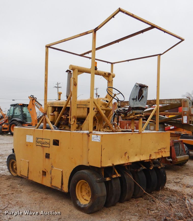 image for item DJ8650 Ferguson 47-0016  pneumatic roller