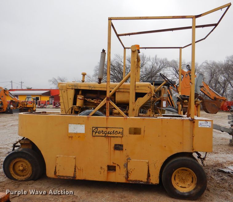 image for item DJ8650 Ferguson 47-0016  pneumatic roller