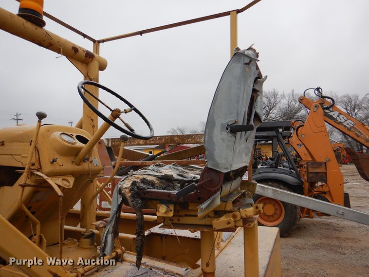 image for item DJ8650 Ferguson 47-0016  pneumatic roller