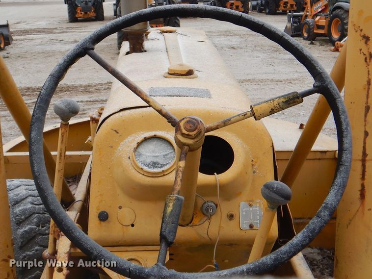 image for item DJ8650 Ferguson 47-0016  pneumatic roller