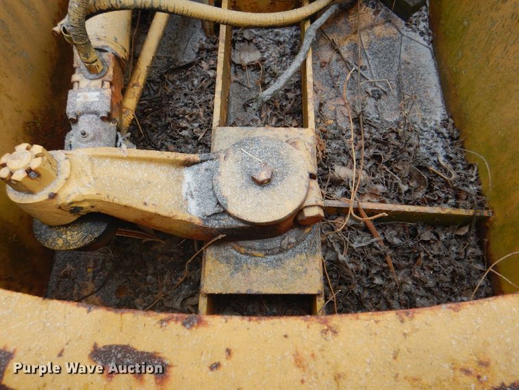 image for item DJ8650 Ferguson 47-0016  pneumatic roller