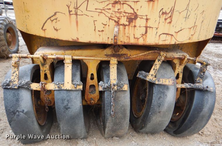 image for item DJ8650 Ferguson 47-0016  pneumatic roller