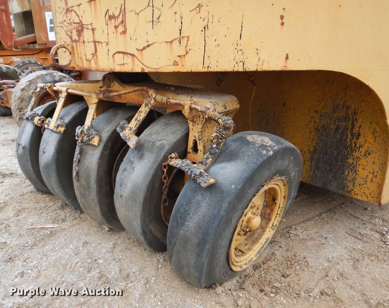 image for item DJ8650 Ferguson 47-0016  pneumatic roller