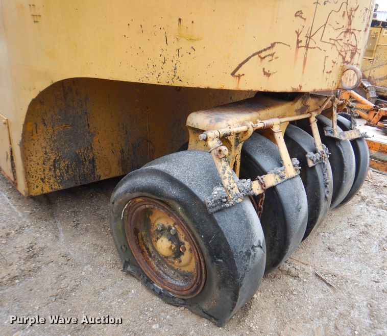 image for item DJ8650 Ferguson 47-0016  pneumatic roller