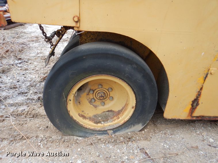 image for item DJ8650 Ferguson 47-0016  pneumatic roller