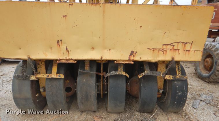 image for item DJ8650 Ferguson 47-0016  pneumatic roller