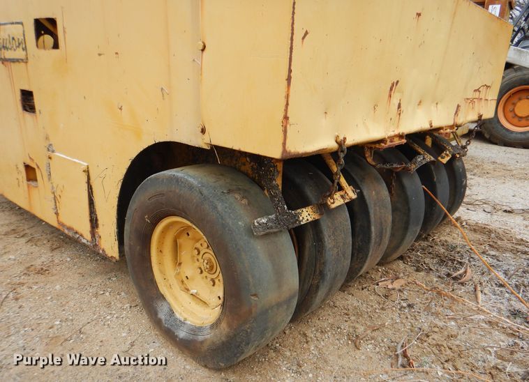 image for item DJ8650 Ferguson 47-0016  pneumatic roller