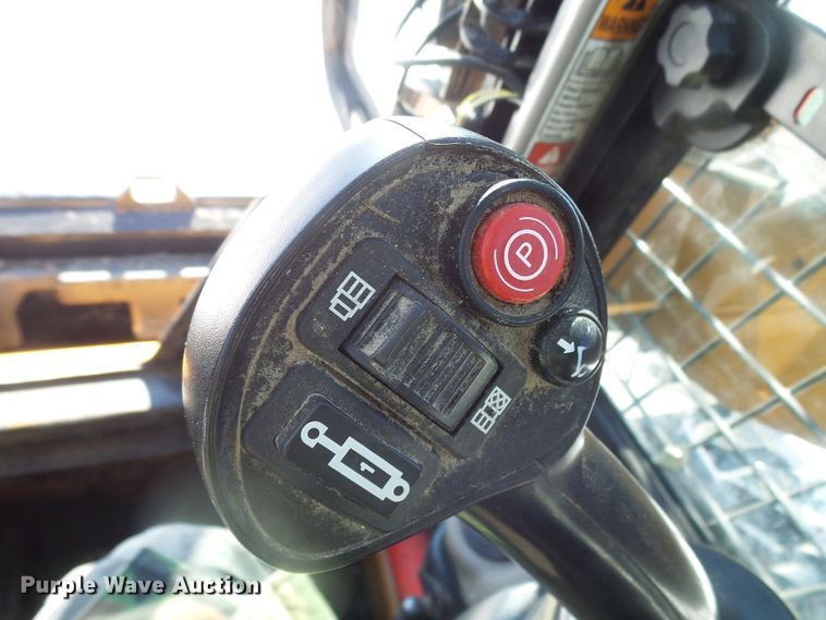 image for item DL0792 2012 Case SV250  skid steer loader