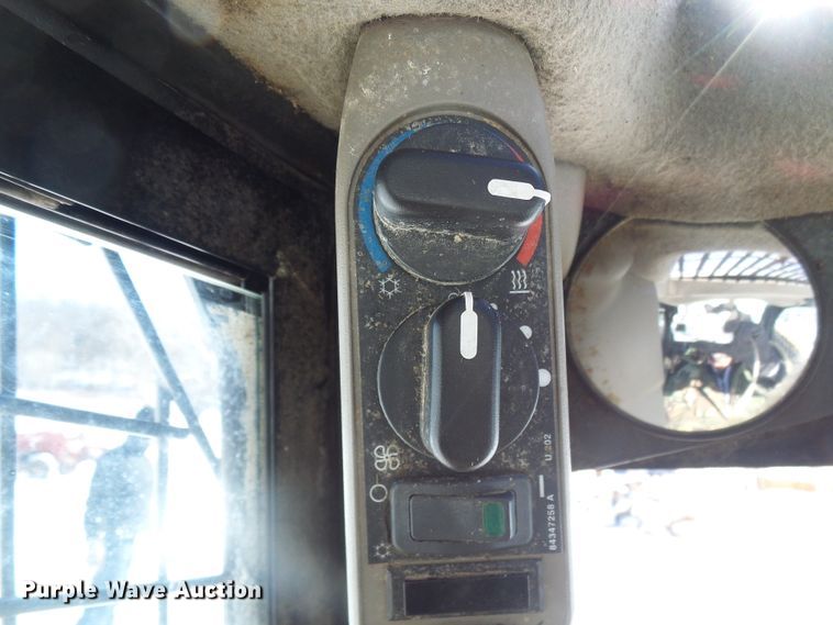 image for item DL0792 2012 Case SV250  skid steer loader