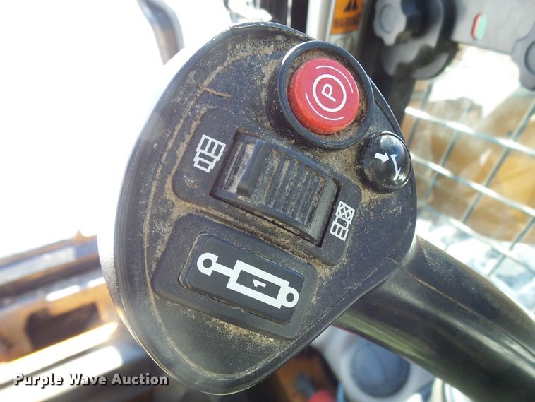 image for item DL0792 2012 Case SV250  skid steer loader