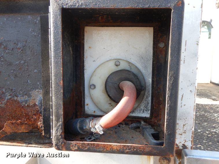 image for item DL1750 2005 Ford F650 Super Duty XL  utility / service truck