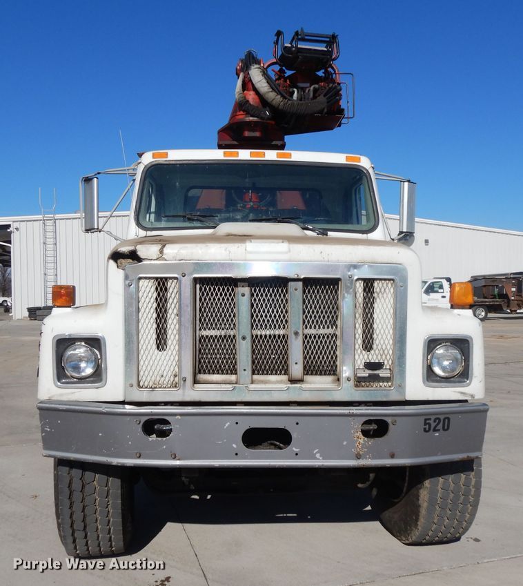image for item DL2067 1999 International 2574  crane truck