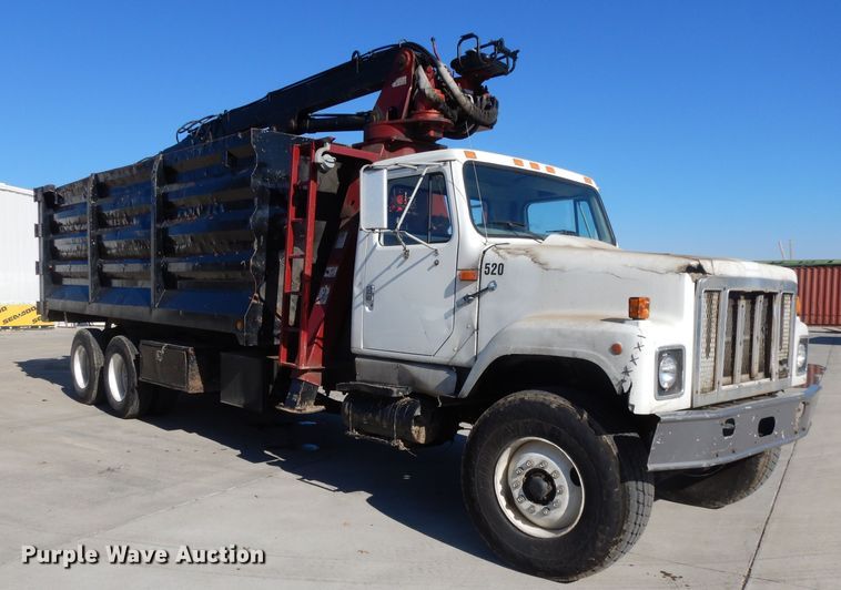 image for item DL2067 1999 International 2574  crane truck