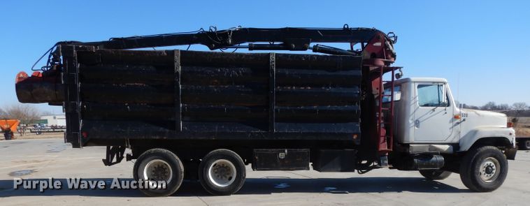 image for item DL2067 1999 International 2574  crane truck