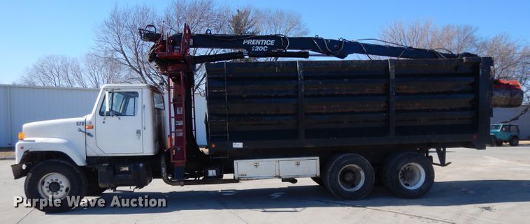 image for item DL2067 1999 International 2574  crane truck