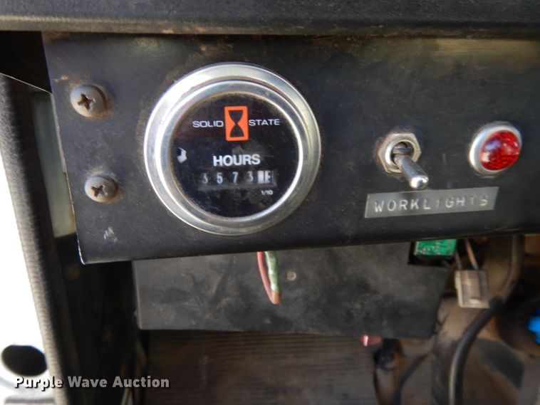 image for item DL2067 1999 International 2574  crane truck