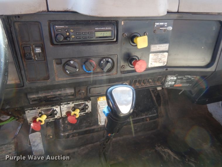 image for item DL2067 1999 International 2574  crane truck