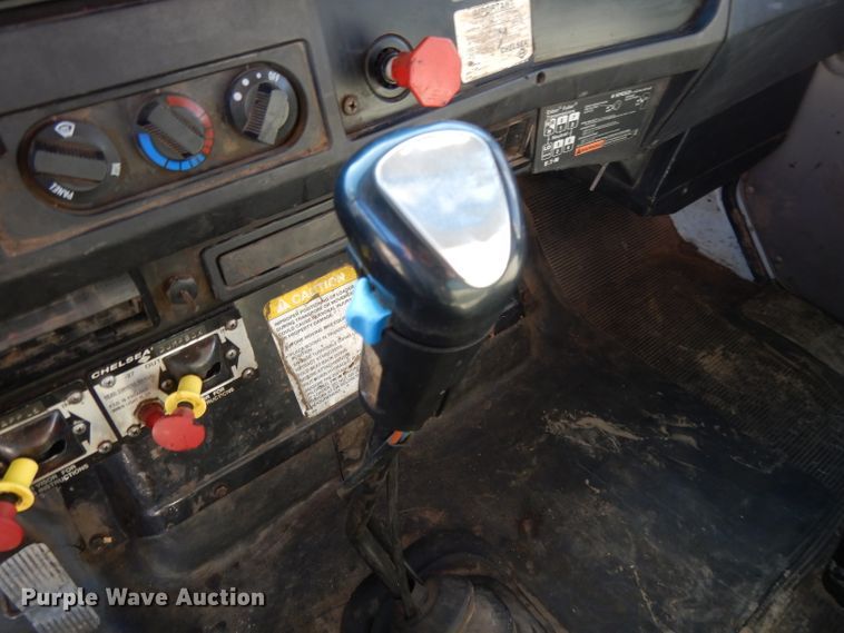 image for item DL2067 1999 International 2574  crane truck