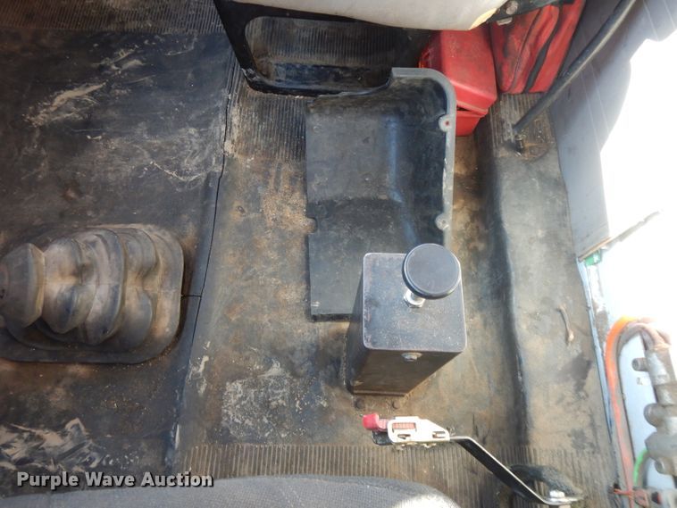 image for item DL2067 1999 International 2574  crane truck