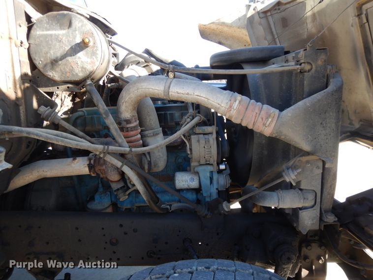 image for item DL2067 1999 International 2574  crane truck