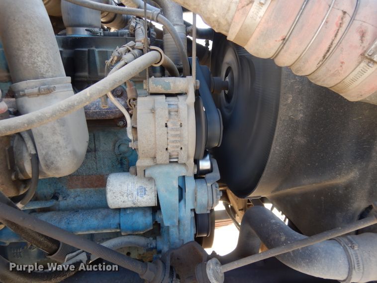 image for item DL2067 1999 International 2574  crane truck