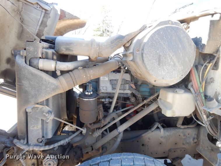 image for item DL2067 1999 International 2574  crane truck