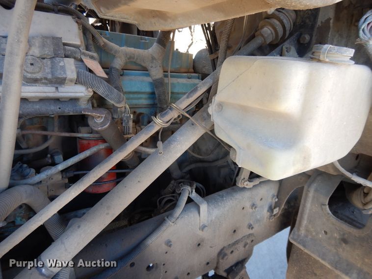 image for item DL2067 1999 International 2574  crane truck