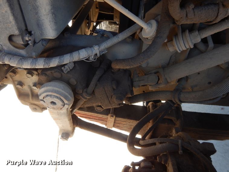 image for item DL2067 1999 International 2574  crane truck