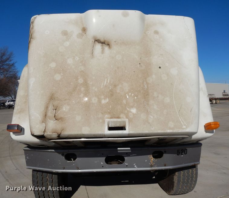 image for item DL2067 1999 International 2574  crane truck